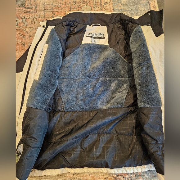 Women's Columbia Winter Jacket - Picture 2 of 4